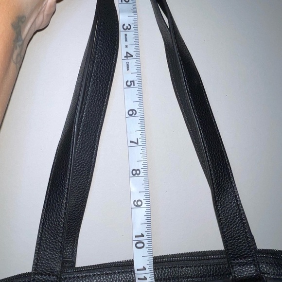 Thirty-One Weekender Bag - Picture 2 of 8